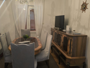 Ražanac-kuća s tri apartmana blizu mora
