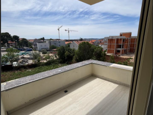 Bili Brig, dvosoban stan u novogradnji s krovnom terasom