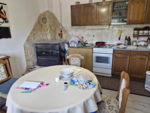 OBROVAC, kuća katnica s pogledom na Zrmanju