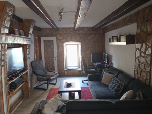 Kuća s pomoćnim objektom, Debeljak