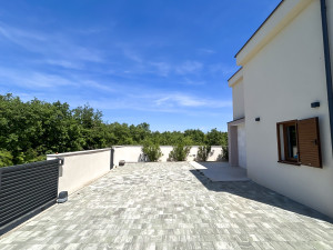 Moderna kuća s bazenom i prostranom okućnicom - Murvica, Zadar