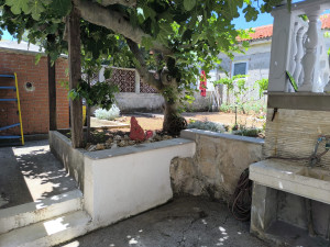 Ražanac-kuća s tri apartmana blizu mora