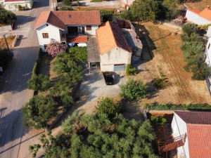 &Scaron;kabrnja, kuća sa pomoćnim objektom, ukupno 1994 m2 u centru mjesta , jedinstvena prilika!!