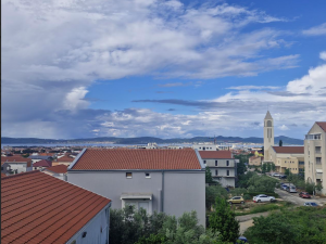 Bili Brig, dvosoban stan s krovnom terasom, pogled, odmah useljiv!!