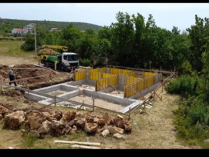 Građevinsko zemlji&scaron;te sa započetom gradnjom, Maslenica, 502 m2