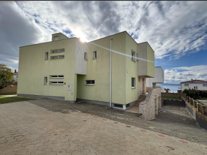 Diklo, vila s apartmanima blizu mora