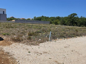 Građevinsko zemlji&scaron;te 730 m2, Debeljak 