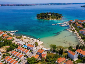 Preko, kuća sa apartmanima, pogled na more