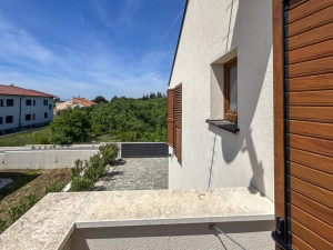 Moderna kuća s bazenom i prostranom okućnicom - Murvica, Zadar