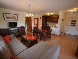 Kuća s 4 apartmana i pomoćnim objektom - blizina mora
