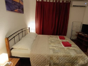 Maslenica, kuća sa velikim stanom i pet apartmana, blizina mora!!