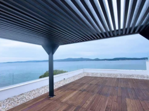 DIKLO, TROSOBAN PENTHOUSE S BAZENOM, POGLED, BLIZINA MORA!!
