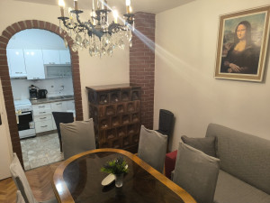 Ražanac-kuća s tri apartmana blizu mora