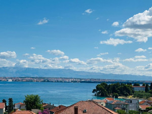 Preko, kuća sa apartmanima, pogled na more