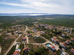 DEBELJAK-građevinsko zemlji&scaron;te 1089 m2