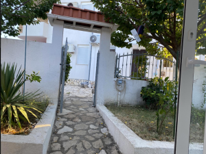 Petrčane, dvoetažni apartman sa velikim vrtom 