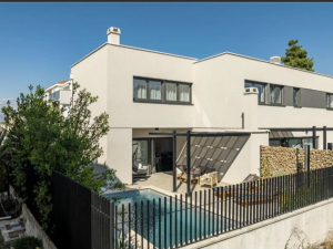 PRIVLAKA, A DUPLEX APARTMENT WITH A SWIMMING POOL IN A NEW BUILDING