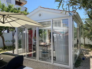 Petrčane, dvoetažni apartman sa velikim vrtom 