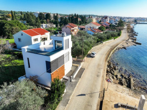 Diklo, nova villa, prvi red do mora!!