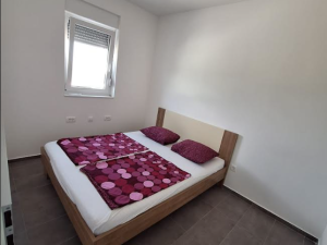 Ražanac, dvosoban stan s vrtom, novogradnja