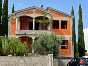 Zadar-Diklo kuća sa 6 stambenih jedinica 