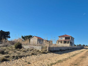Kuća s dvije stambene jedinice