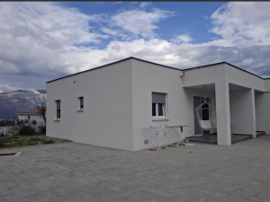 Ražanac, dvosoban stan s vrtom, novogradnja