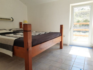 Pag - dvojna kuća s apartmanima i predivnim pogledom na more