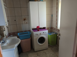 Kuća s pomoćnim objektom, Debeljak