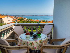Preko, kuća sa apartmanima, pogled na more
