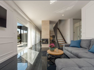 PRIVLAKA, A DUPLEX APARTMENT WITH A SWIMMING POOL IN A NEW BUILDING