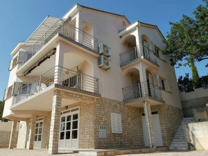 MASLENICA-Lijepa obiteljska kuća sa otvorenim pogledom na more