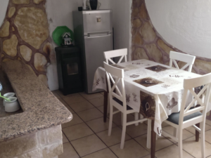 Kuća s pomoćnim objektom, Debeljak