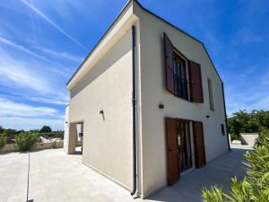 Moderna kuća s bazenom i prostranom okućnicom - Murvica, Zadar