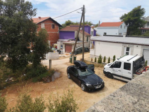 Kuća u izgradnji sa zemlji&scaron;tem
