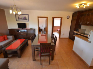 Kuća s 4 apartmana i pomoćnim objektom - blizina mora