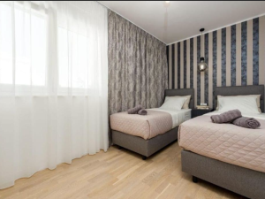 PRIVLAKA, A DUPLEX APARTMENT WITH A SWIMMING POOL IN A NEW BUILDING