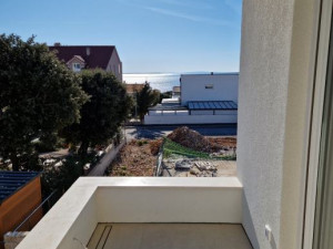 Mandre, dvoetažan stan odmah useljiv