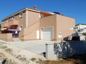 VIR-kuća sa 4 apartmana 