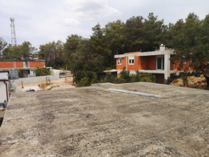 Kuća u izgradnji sa zemlji&scaron;tem