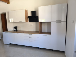Ražanac-kuća s tri apartmana blizu mora