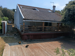 Silba, kuća sa velikom okućnicom