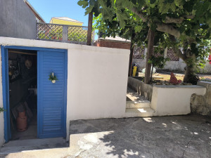 Ražanac-kuća s tri apartmana blizu mora