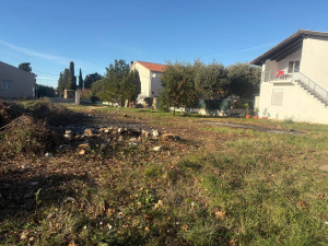 Petrčane-građevinski teren 600 m2