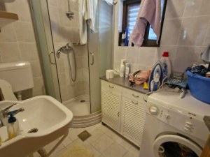 Ninske Vodice,-dvojna kuća sa dva stana, bizina mora