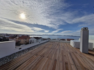 DIKLO, TROSOBAN PENTHOUSE S BAZENOM, POGLED, BLIZINA MORA!!