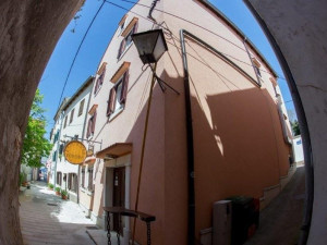 Karlobag-kuća s restoranom u staroj gradskoj jezgri