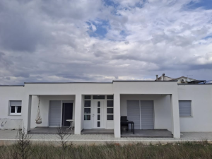 Ražanac, dvosoban stan s vrtom, novogradnja
