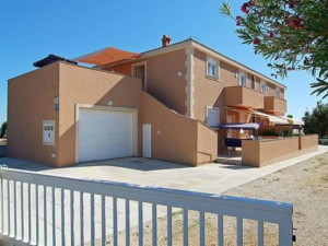 VIR-kuća sa 4 apartmana 