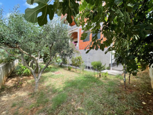 Zadar-Diklo kuća sa 6 stambenih jedinica 